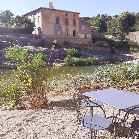 Gite Des Tineries فندق